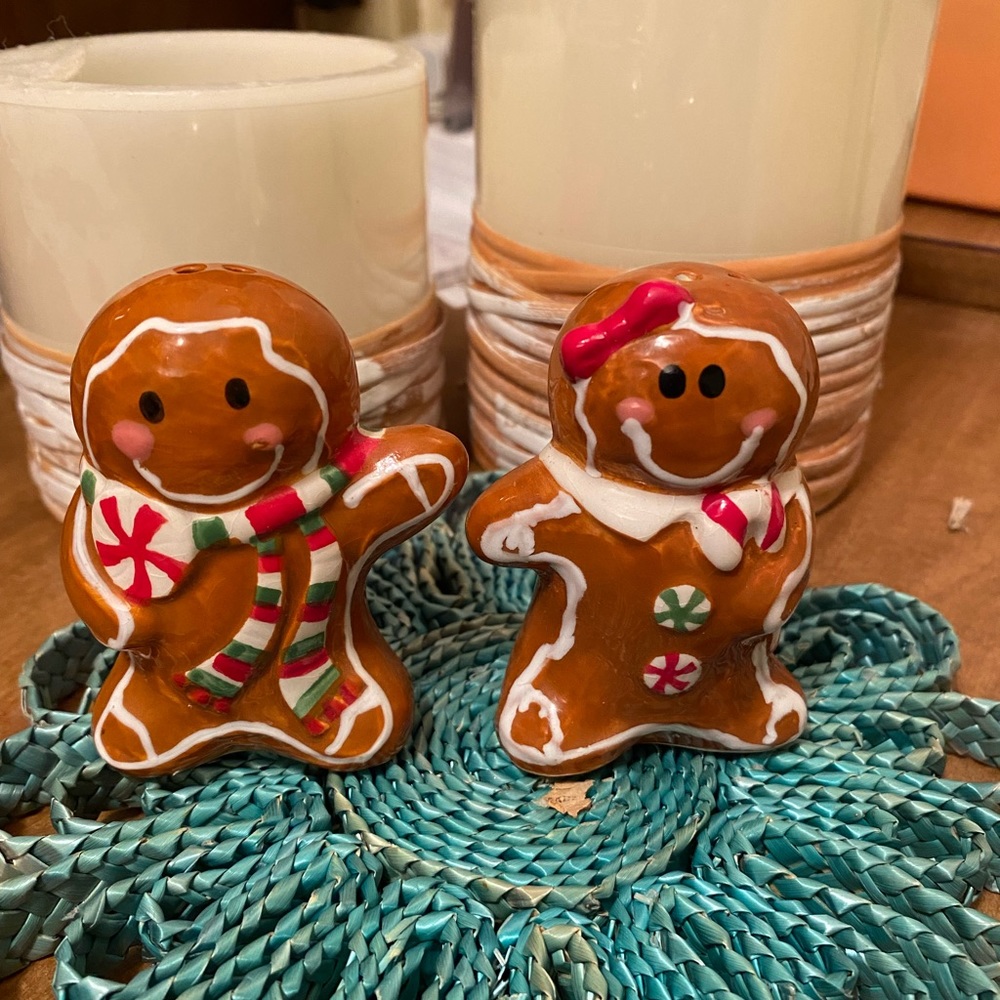 ANTHROPOMORPHIC GINGERBREAD SALT AND PEPPER SHAKERS